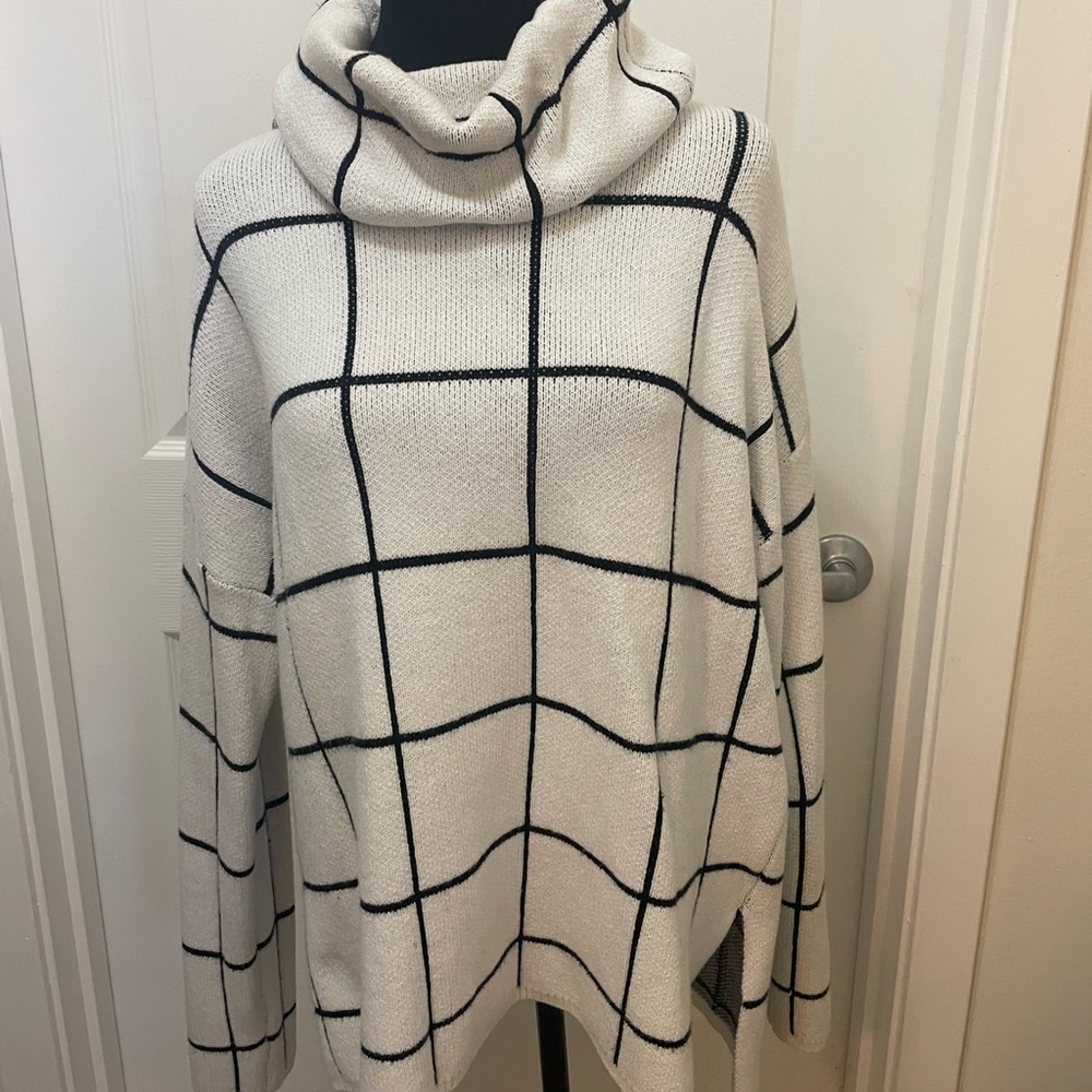 black/shite sweater